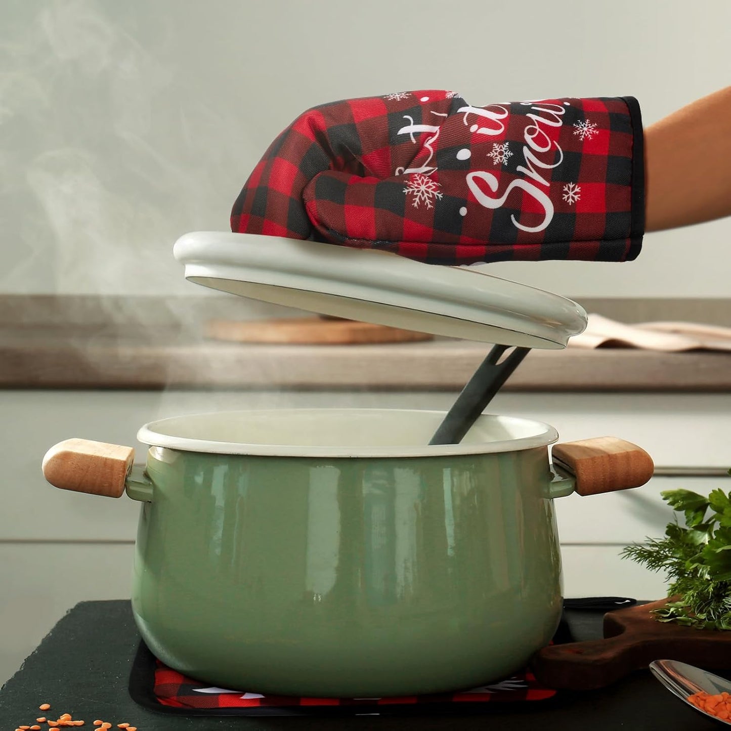 Bencailor 6 Pcs Christmas Kitchen Towel Oven Mitts and Pot Holders Set Xmas Theme Dish Towels Heat Resistant Oven Gloves for Summer Kitchen Cooking Baking Grilling(Christmas Red Plaid Theme)