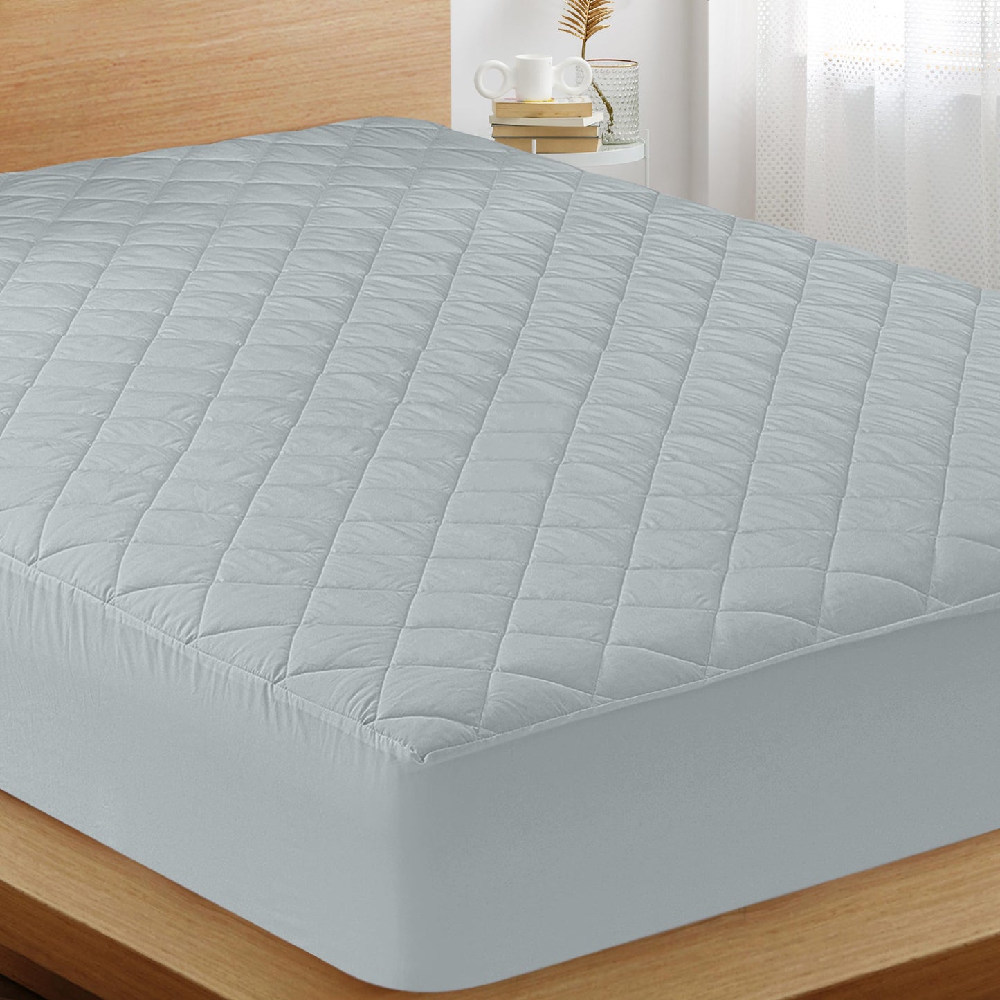 Utopia Bedding Quilted Fitted Mattress Pad, Queen Size, Elastic Fitted Mattress Topper Protector and Cover Stretches up to 16 Inches Deep, Machine Washable (White)