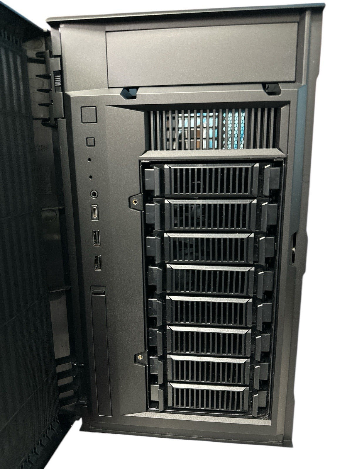 SilverStone CS382B 8-Bay SAS-12G / SATA-6G Hot-swappable High Perform Micro-ATX