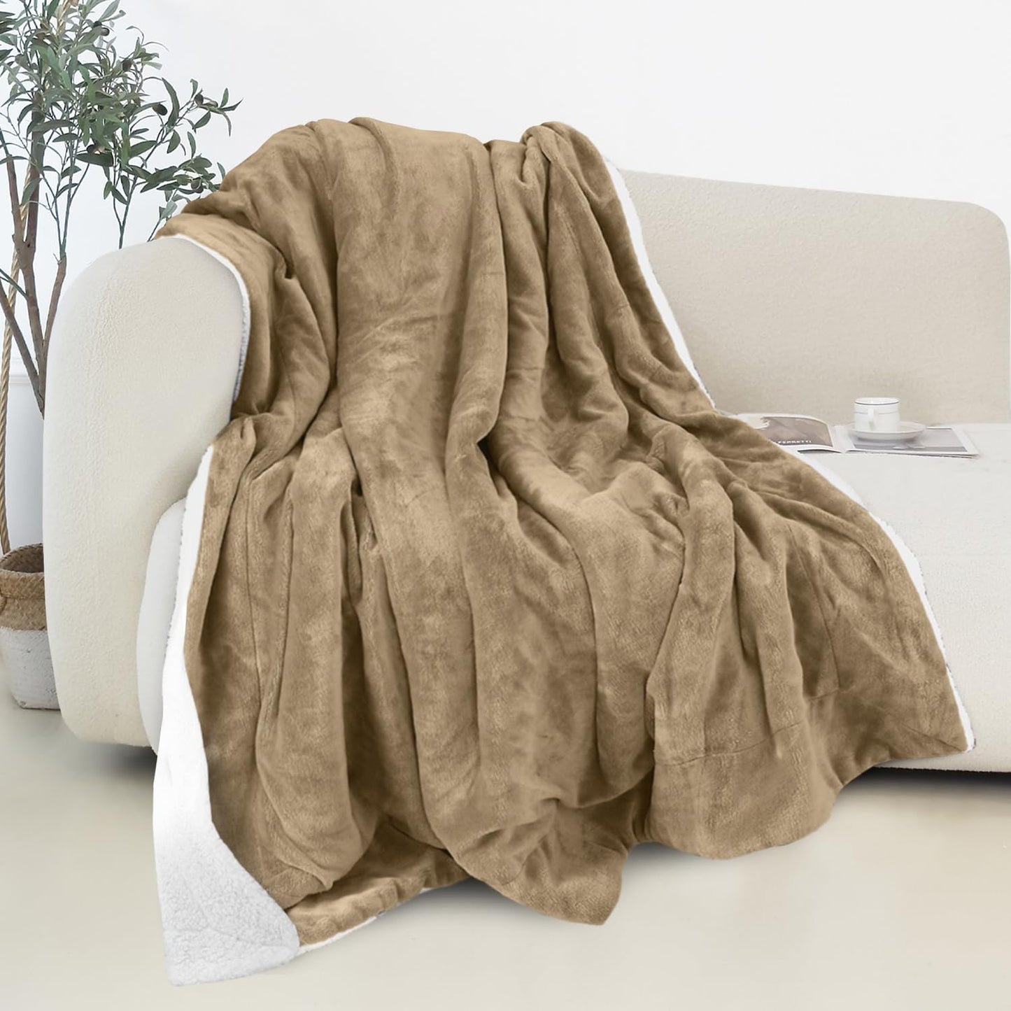 Elegant Comfort Reversible and Ultra-Plush Flannel Fleece-Winter Christmas Sherpa Throw- Lightweight Soft and Cozy-Holiday Decorative Throw, Perfect for Lounging, 50 x 60 inches, Emerald Green Deer