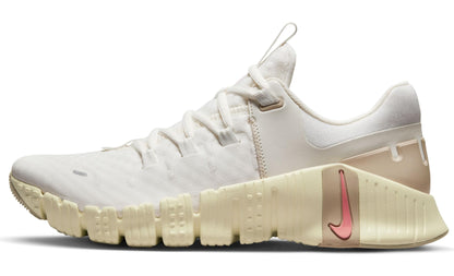 Nike Women's Free Metcon 5 Sneaker