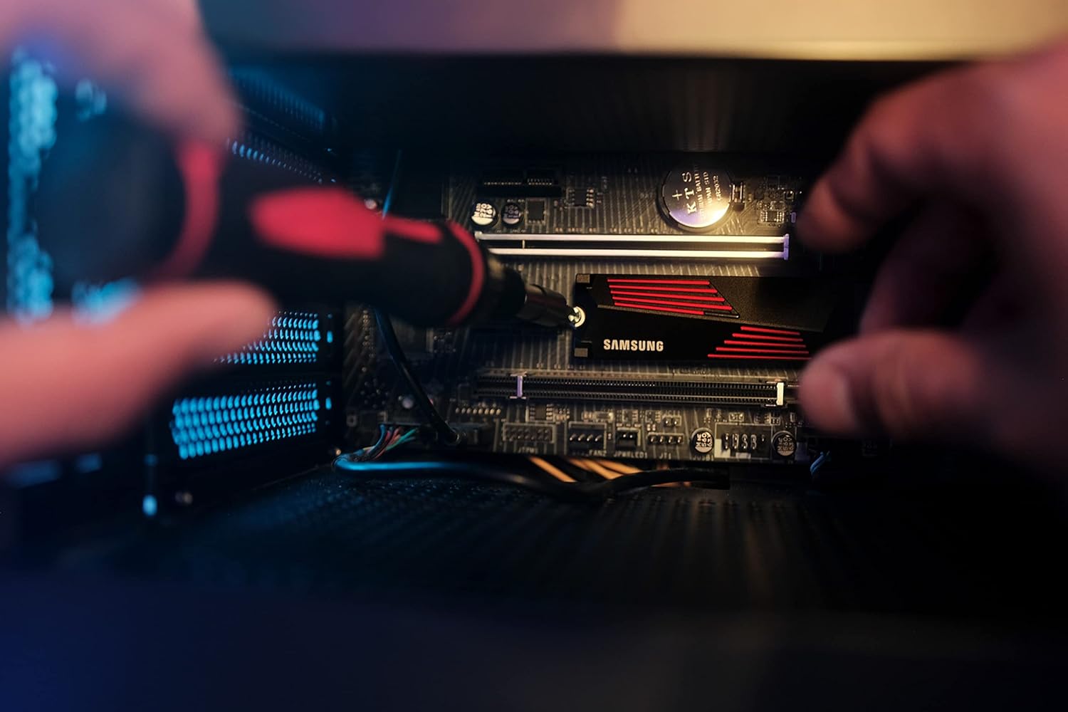 SAMSUNG 990 PRO w/ Heatsink SSD 2TB, PCIe Gen4 M.2 2280 Internal Solid State Hard Drive, Seq. Read Speeds Up To 7,450MB/s for High End Computing, Workstations, Compatible w/ PlayStation 5, MZ-V9P2T0CW