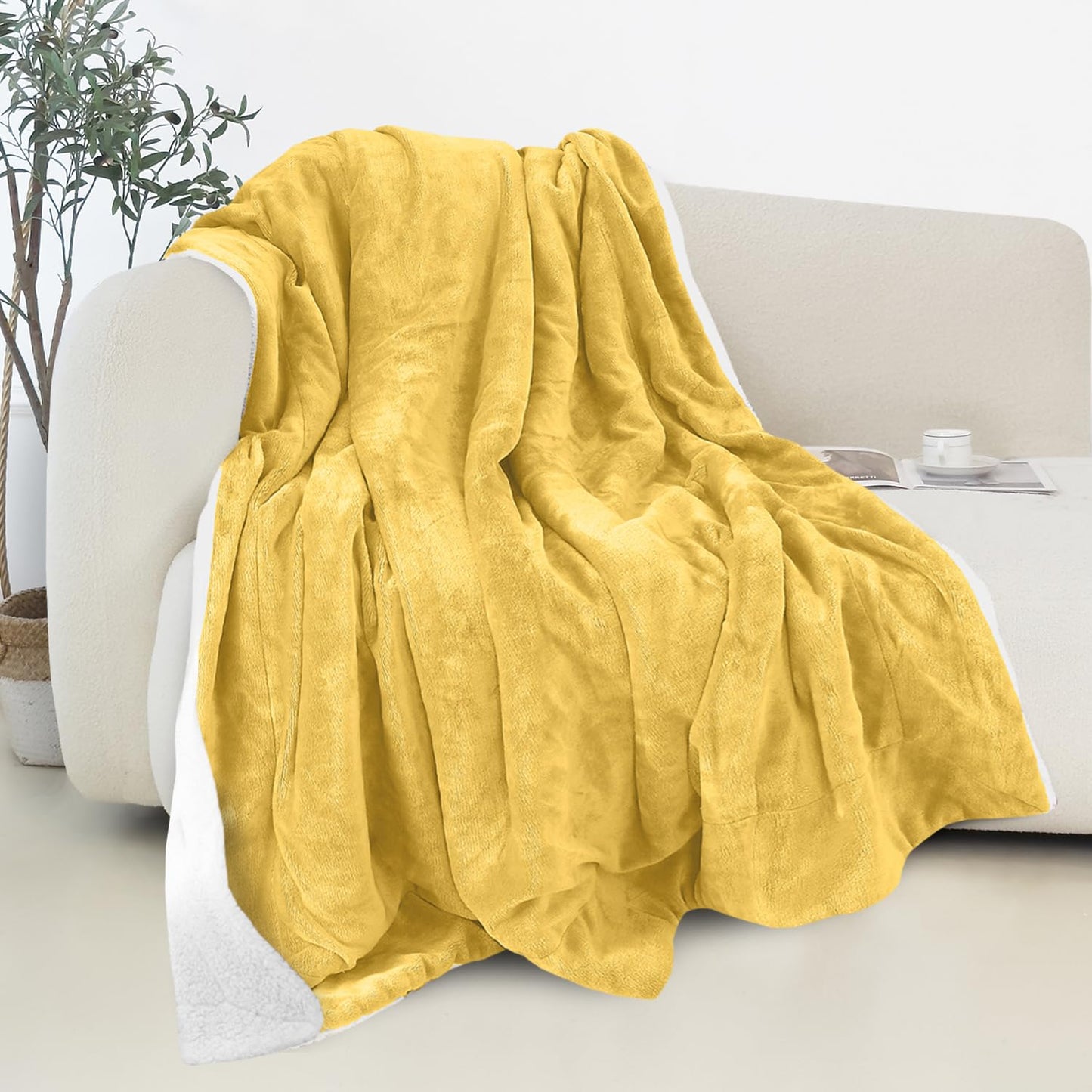 Elegant Comfort Reversible and Ultra-Plush Flannel Fleece-Winter Christmas Sherpa Throw- Lightweight Soft and Cozy-Holiday Decorative Throw, Perfect for Lounging, 50 x 60 inches, Emerald Green Deer