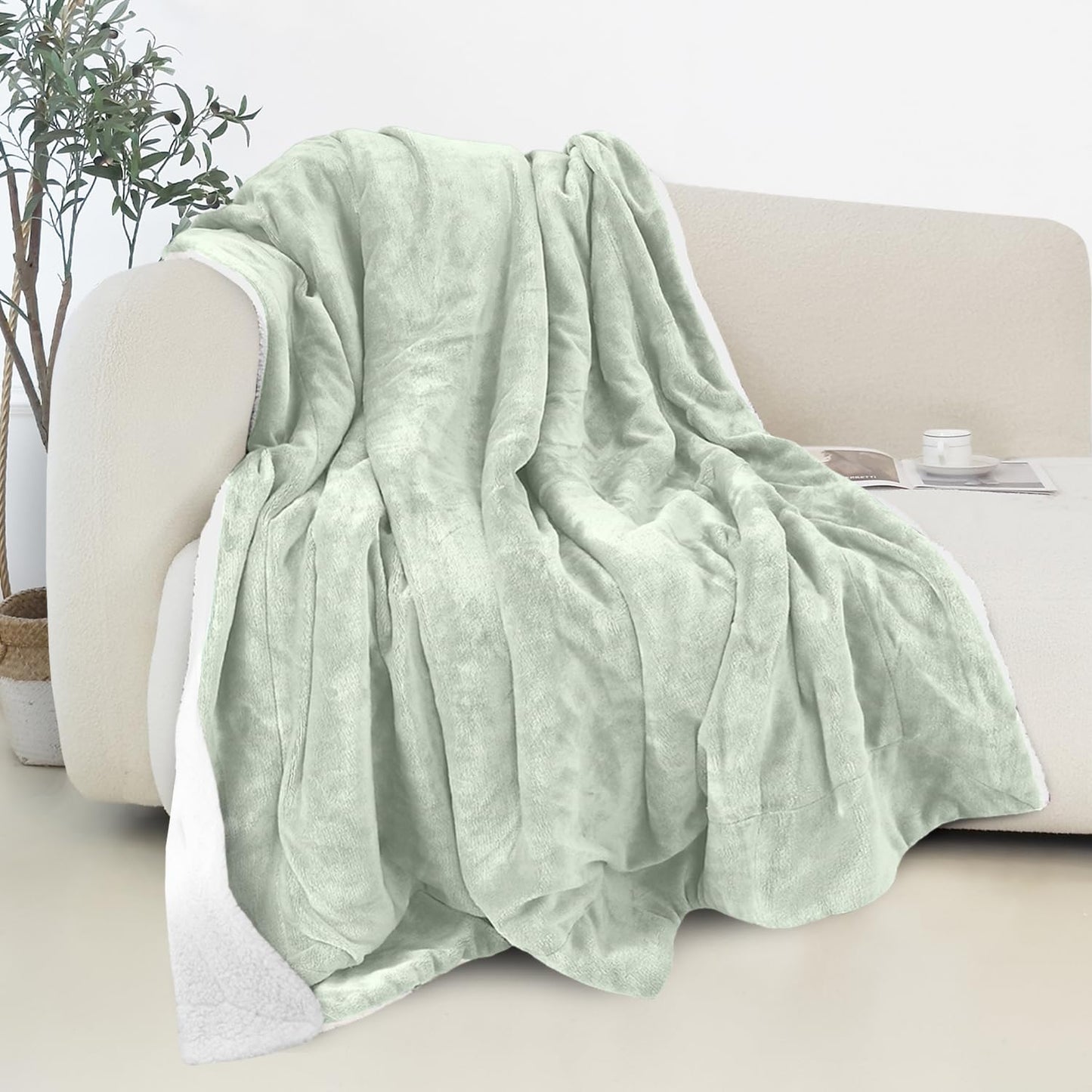 Elegant Comfort Reversible and Ultra-Plush Flannel Fleece-Winter Christmas Sherpa Throw- Lightweight Soft and Cozy-Holiday Decorative Throw, Perfect for Lounging, 50 x 60 inches, Emerald Green Deer