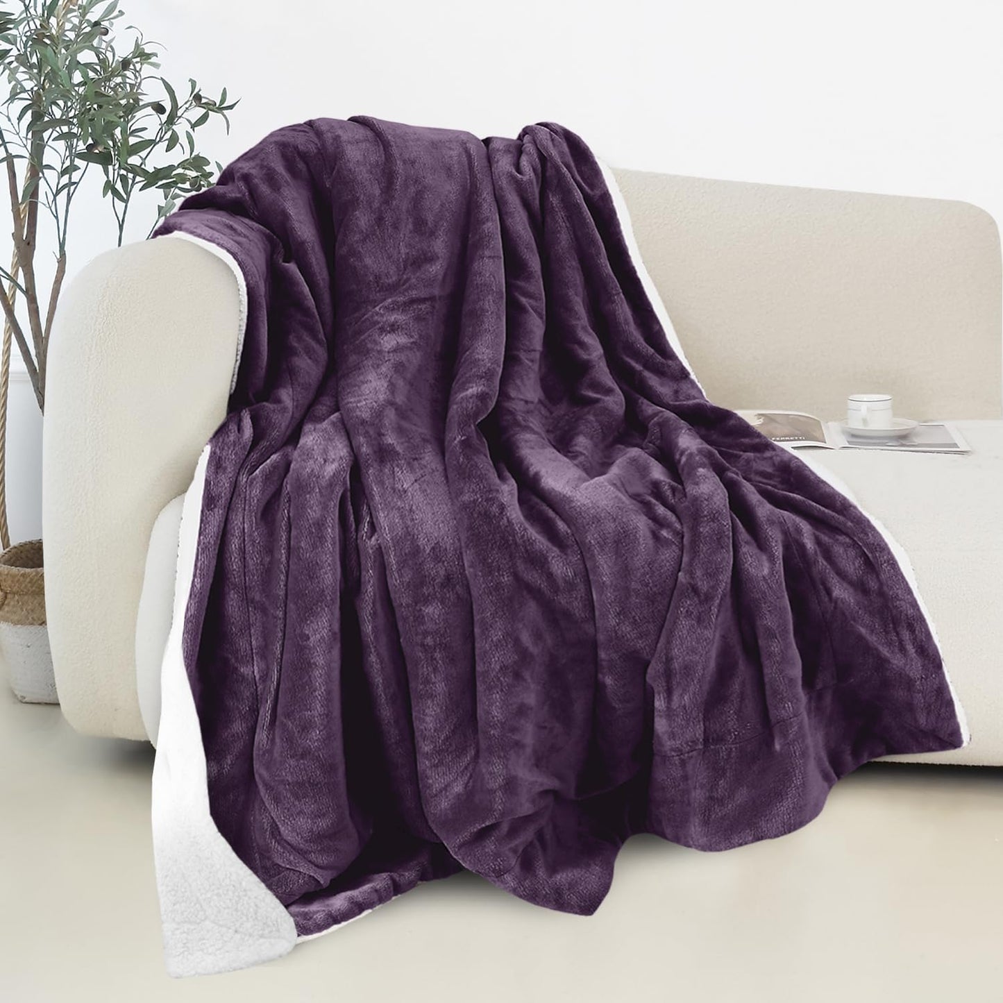 Elegant Comfort Reversible and Ultra-Plush Flannel Fleece-Winter Christmas Sherpa Throw- Lightweight Soft and Cozy-Holiday Decorative Throw, Perfect for Lounging, 50 x 60 inches, Emerald Green Deer