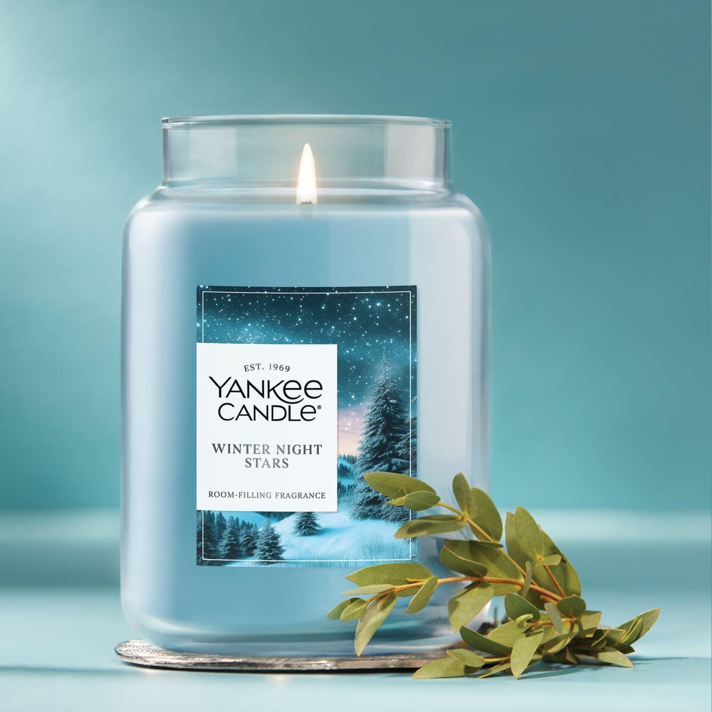Yankee Candle Balsam & Cedar, Holiday Scented Candle, 22oz Large Jar with up to 150 Hour Burn Time, Giftable