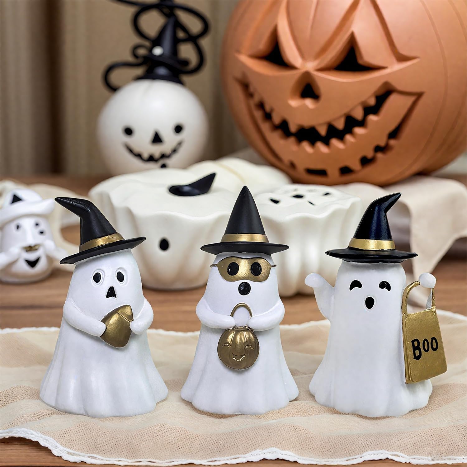 Resin Small White Ghost Figurines, 3PCS Ghosts with Witch Hats, Cute Ghost Statue for Spooky Halloween Decor, for Indoor Halloween Party Tabletop Home Shelf Decoration