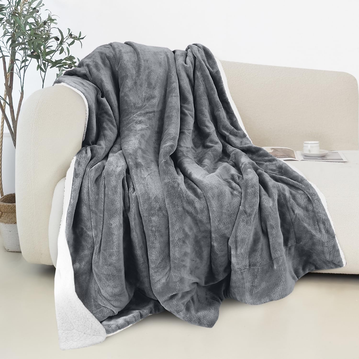 Elegant Comfort Reversible and Ultra-Plush Flannel Fleece-Winter Christmas Sherpa Throw- Lightweight Soft and Cozy-Holiday Decorative Throw, Perfect for Lounging, 50 x 60 inches, Emerald Green Deer