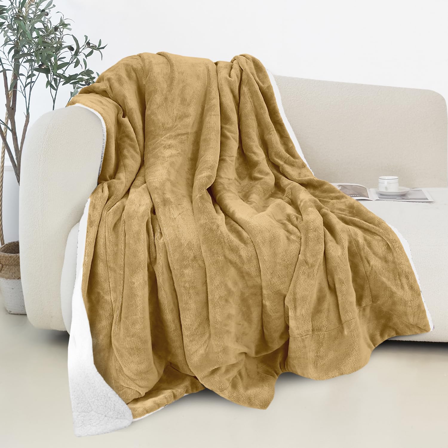 Elegant Comfort Reversible and Ultra-Plush Flannel Fleece-Winter Christmas Sherpa Throw- Lightweight Soft and Cozy-Holiday Decorative Throw, Perfect for Lounging, 50 x 60 inches, Emerald Green Deer