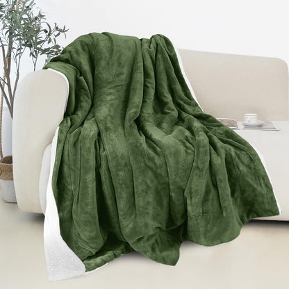 Elegant Comfort Reversible and Ultra-Plush Flannel Fleece-Winter Christmas Sherpa Throw- Lightweight Soft and Cozy-Holiday Decorative Throw, Perfect for Lounging, 50 x 60 inches, Emerald Green Deer