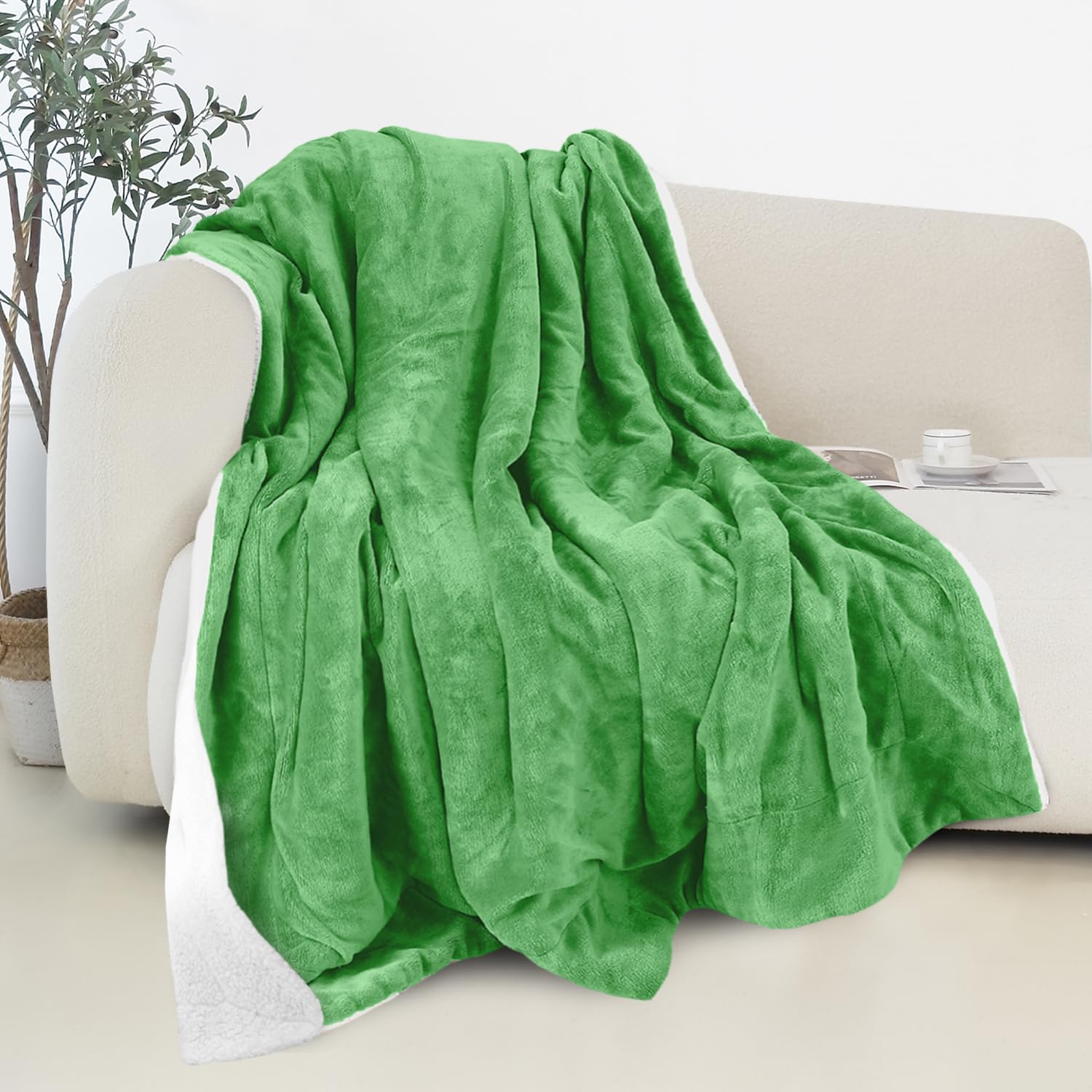 Elegant Comfort Reversible and Ultra-Plush Flannel Fleece-Winter Christmas Sherpa Throw- Lightweight Soft and Cozy-Holiday Decorative Throw, Perfect for Lounging, 50 x 60 inches, Emerald Green Deer