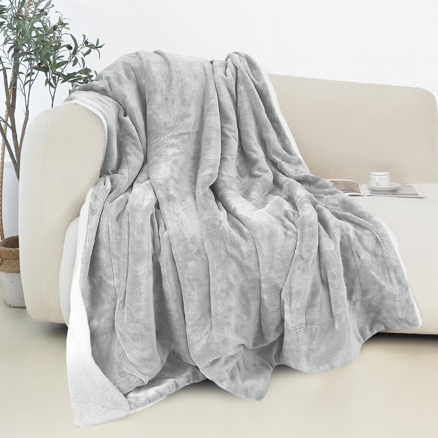 Elegant Comfort Reversible and Ultra-Plush Flannel Fleece-Winter Christmas Sherpa Throw- Lightweight Soft and Cozy-Holiday Decorative Throw, Perfect for Lounging, 50 x 60 inches, Emerald Green Deer