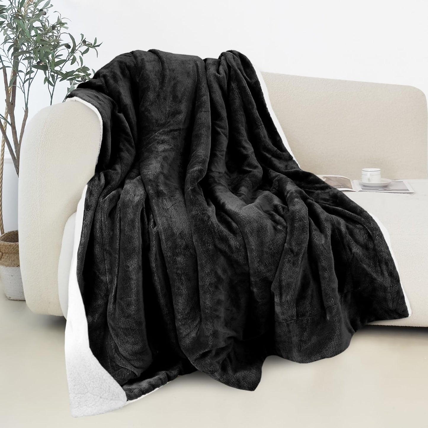 Elegant Comfort Reversible and Ultra-Plush Flannel Fleece-Winter Christmas Sherpa Throw- Lightweight Soft and Cozy-Holiday Decorative Throw, Perfect for Lounging, 50 x 60 inches, Emerald Green Deer