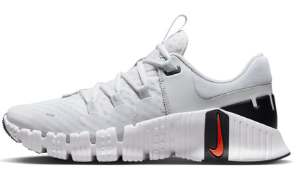 Nike Women's Free Metcon 5 Sneaker