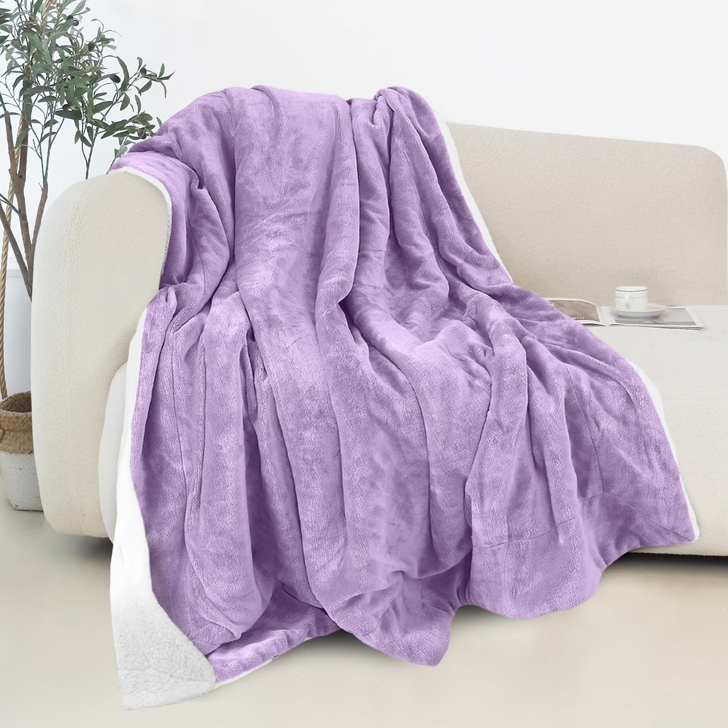 Elegant Comfort Reversible and Ultra-Plush Flannel Fleece-Winter Christmas Sherpa Throw- Lightweight Soft and Cozy-Holiday Decorative Throw, Perfect for Lounging, 50 x 60 inches, Emerald Green Deer
