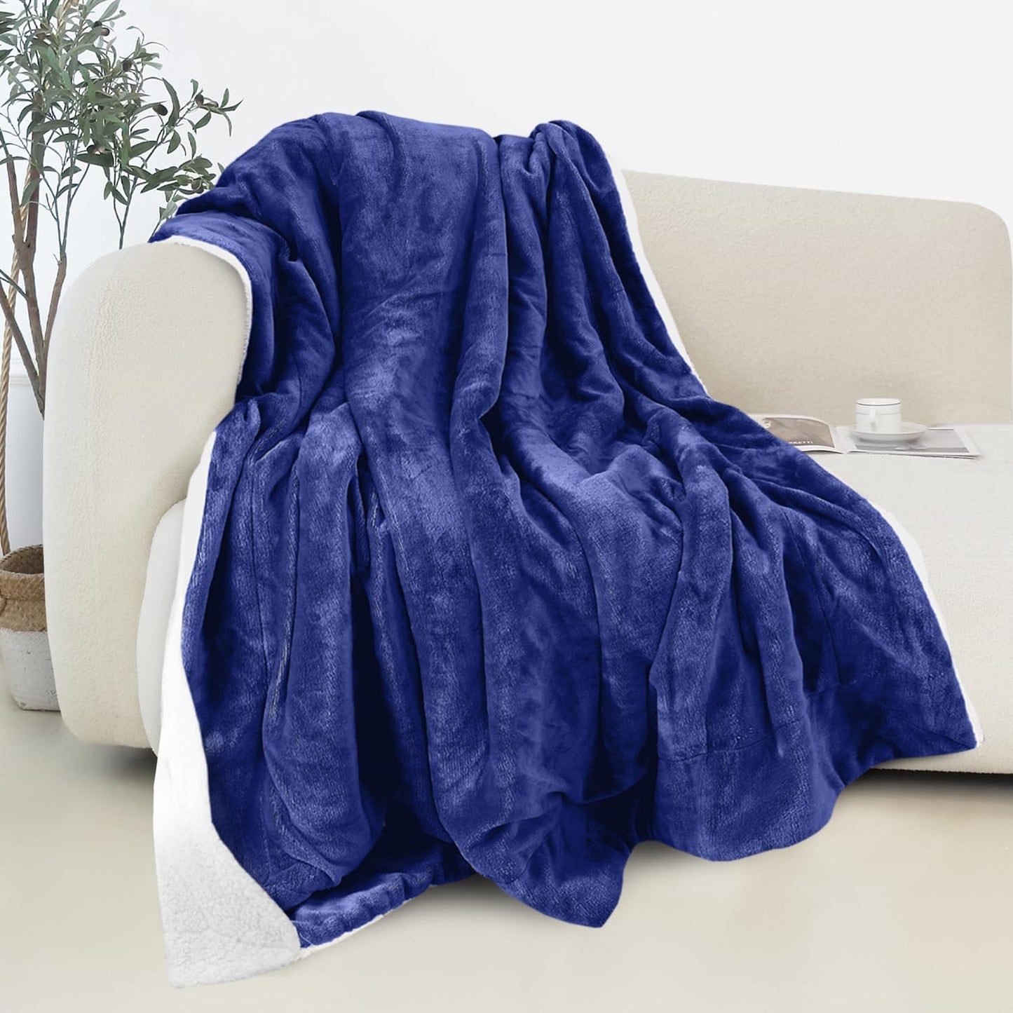Elegant Comfort Reversible and Ultra-Plush Flannel Fleece-Winter Christmas Sherpa Throw- Lightweight Soft and Cozy-Holiday Decorative Throw, Perfect for Lounging, 50 x 60 inches, Emerald Green Deer