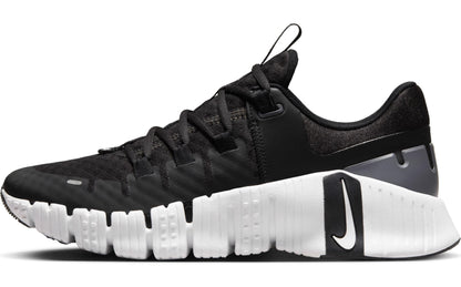 Nike Women's Free Metcon 5 Sneaker