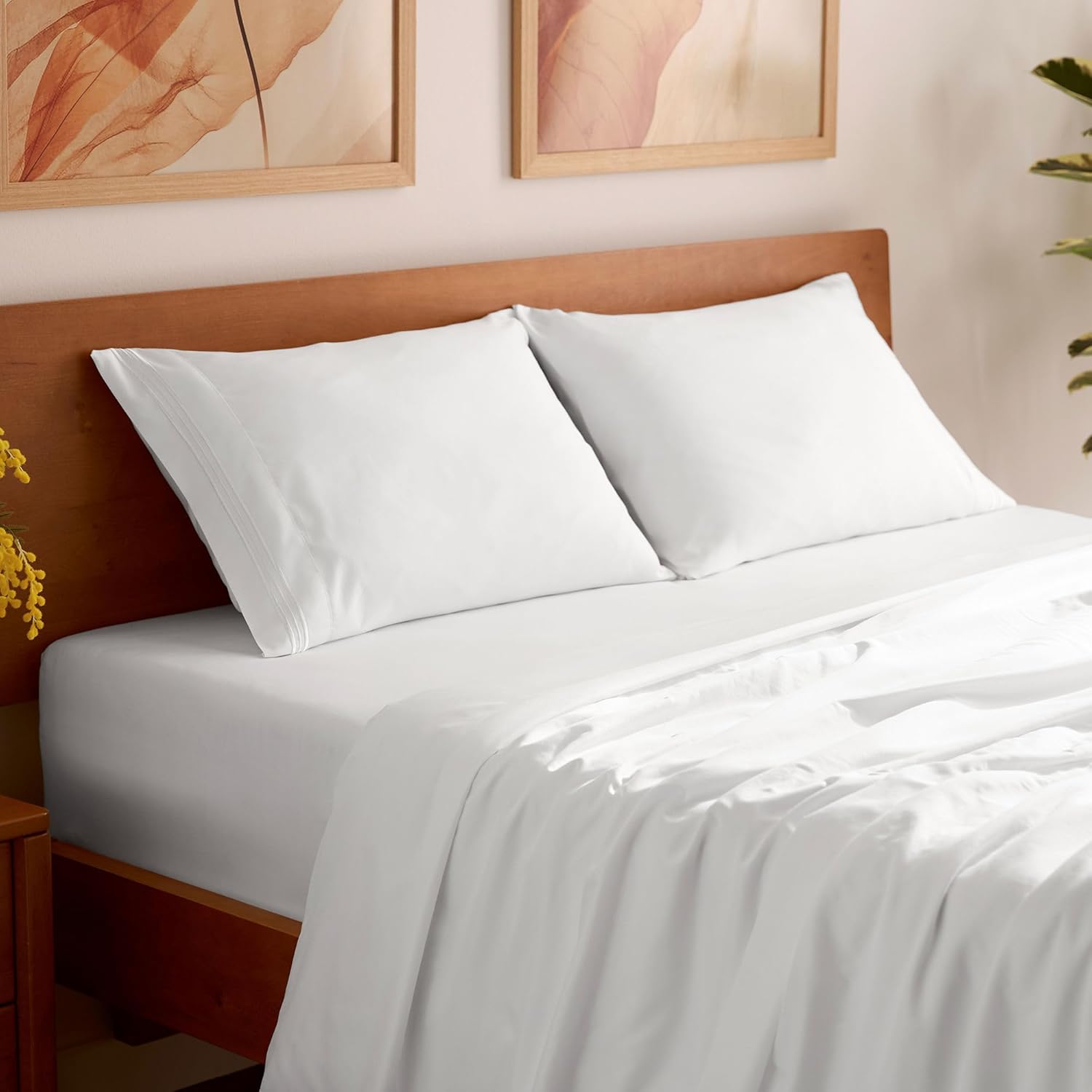 Mellanni Full Sheets Set - 4 PC Iconic Collection Bedding - Hotel Luxury, Extra Soft, Cooling Bed Sheets - Wrinkle, Fade, Stain Resistant (Full, White)
