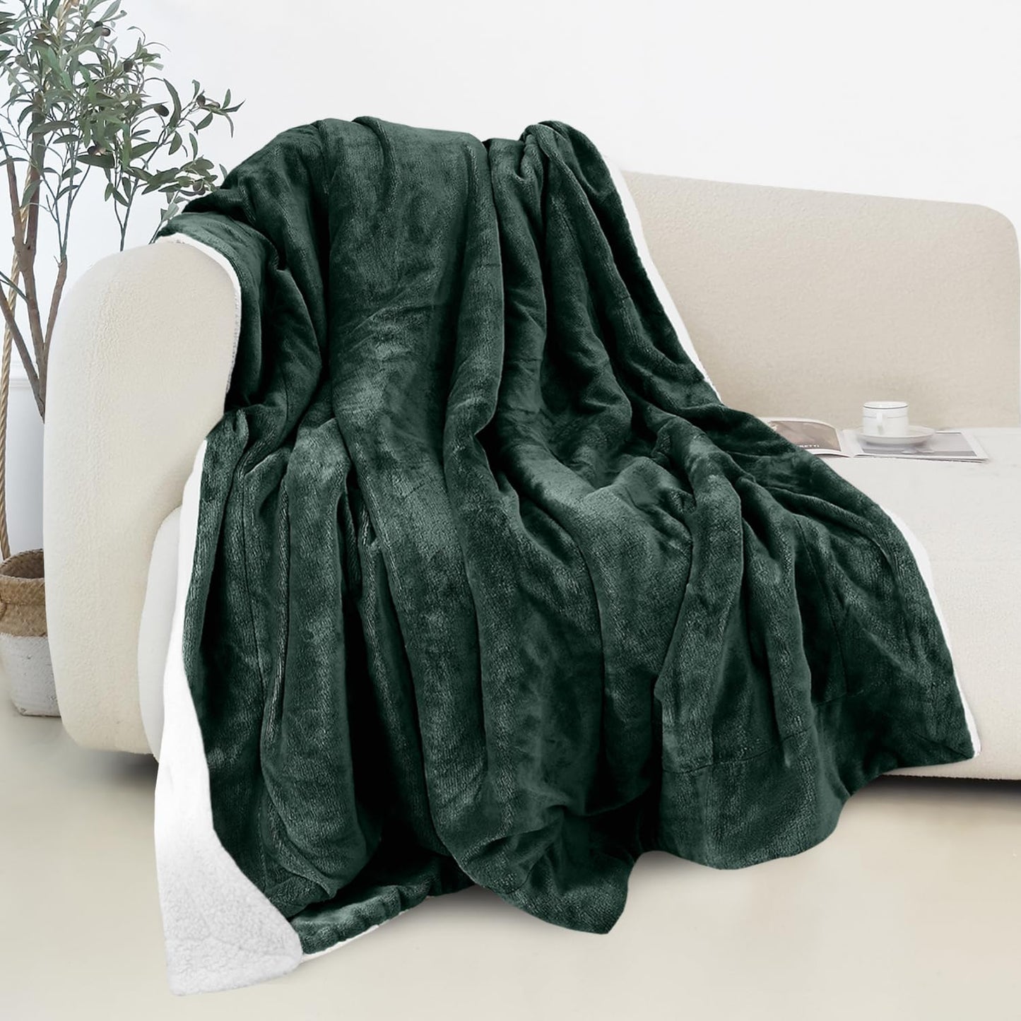 Elegant Comfort Reversible and Ultra-Plush Flannel Fleece-Winter Christmas Sherpa Throw- Lightweight Soft and Cozy-Holiday Decorative Throw, Perfect for Lounging, 50 x 60 inches, Emerald Green Deer