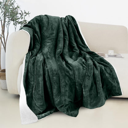 Elegant Comfort Reversible and Ultra-Plush Flannel Fleece-Winter Christmas Sherpa Throw- Lightweight Soft and Cozy-Holiday Decorative Throw, Perfect for Lounging, 50 x 60 inches, Emerald Green Deer