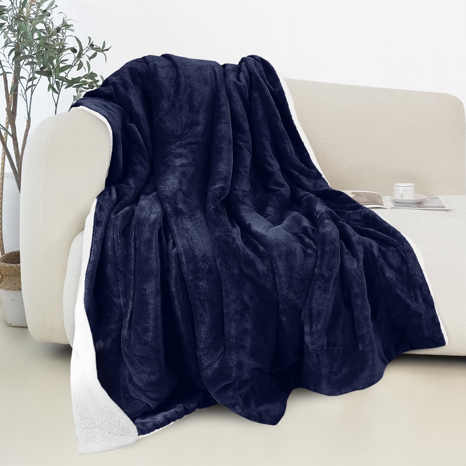 Elegant Comfort Reversible and Ultra-Plush Flannel Fleece-Winter Christmas Sherpa Throw- Lightweight Soft and Cozy-Holiday Decorative Throw, Perfect for Lounging, 50 x 60 inches, Emerald Green Deer