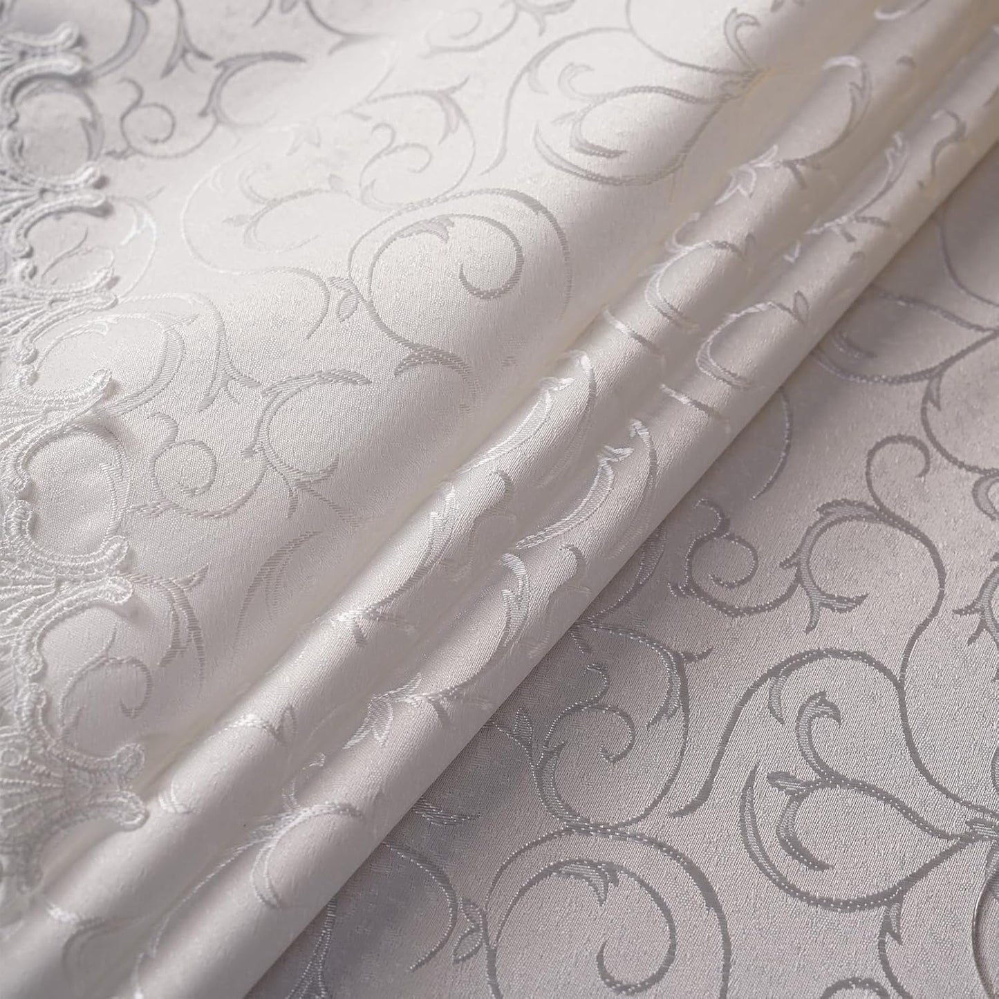 White Round Tablecloth Jacquard Table Cloth with Exquisite Lace Border Farmhouse Tablecloths Fall for Dining Wedding Coffee Outdoor Indoor Party Holiday Tabletop Use (White, 70 Inches Round)