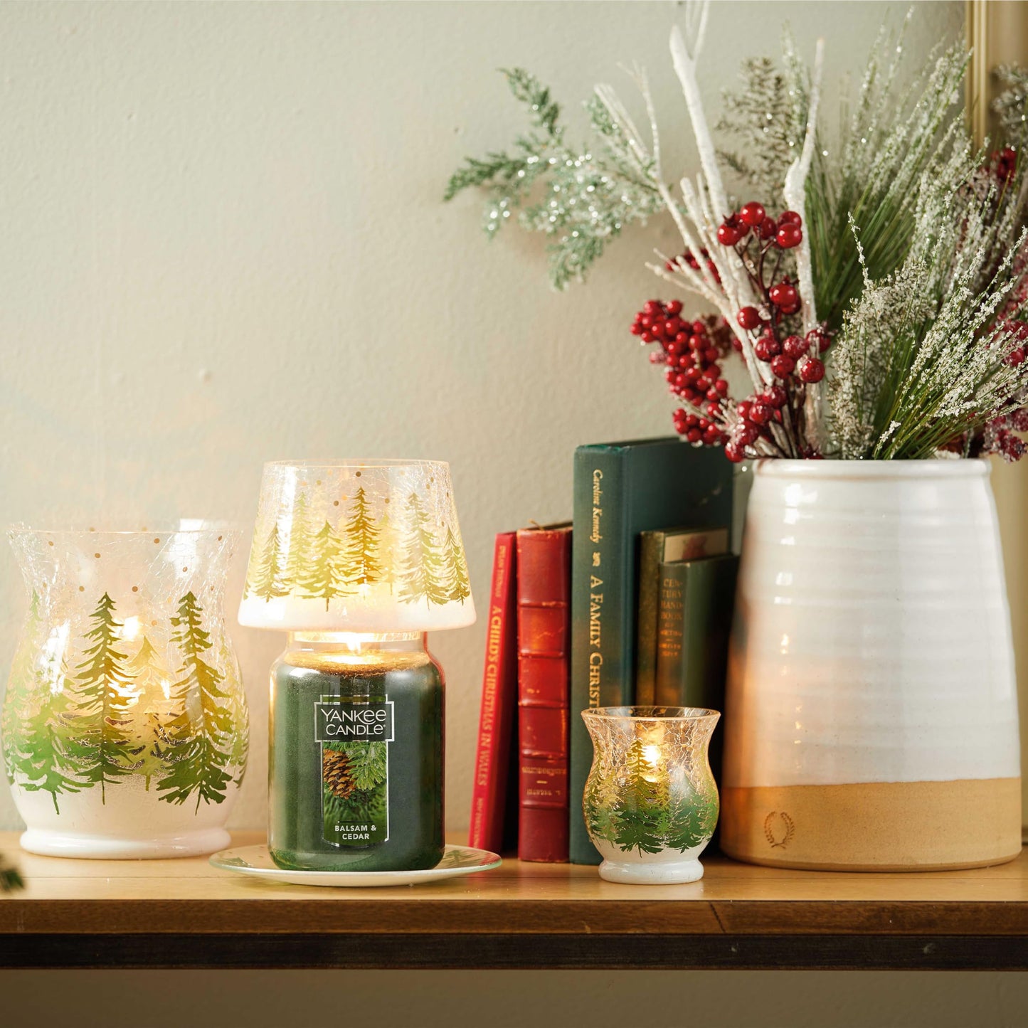 Yankee Candle Balsam & Cedar, Holiday Scented Candle, 22oz Large Jar with up to 150 Hour Burn Time, Giftable
