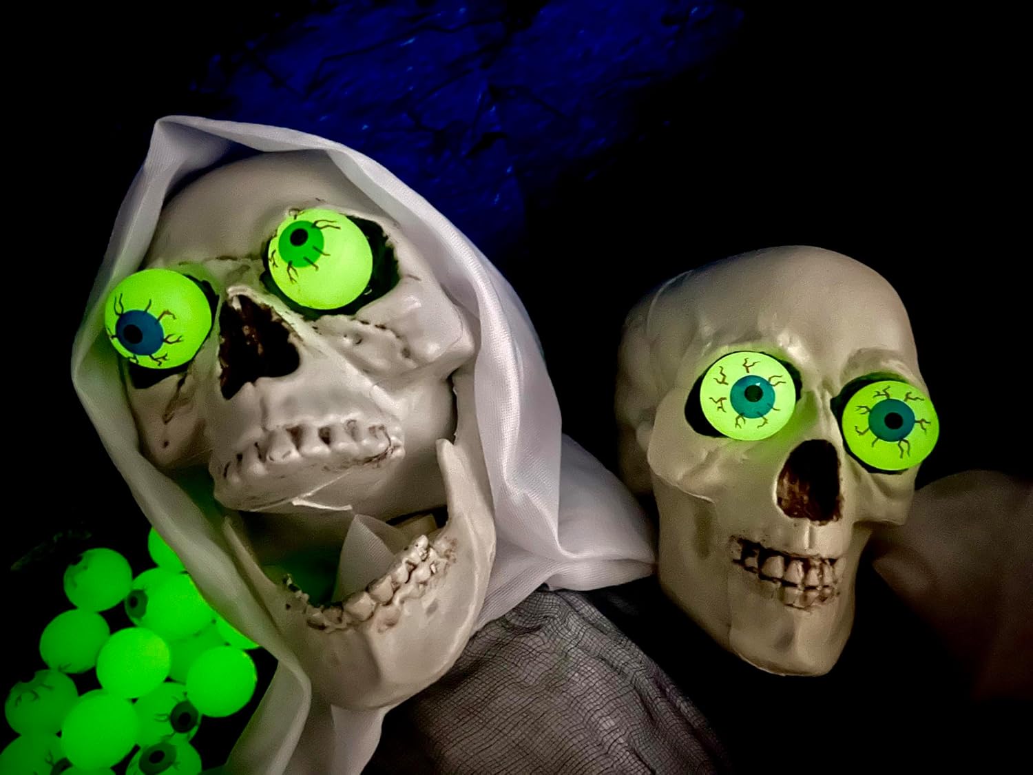 GiftExpress 24ct, 32MM Glow in The Dark Eyeball/Glow in The Dark Bouncy Ball/Halloween Supplies/Halloween Treats/Halloween Toys/Toy Eyeball (24 pc Eyeball)