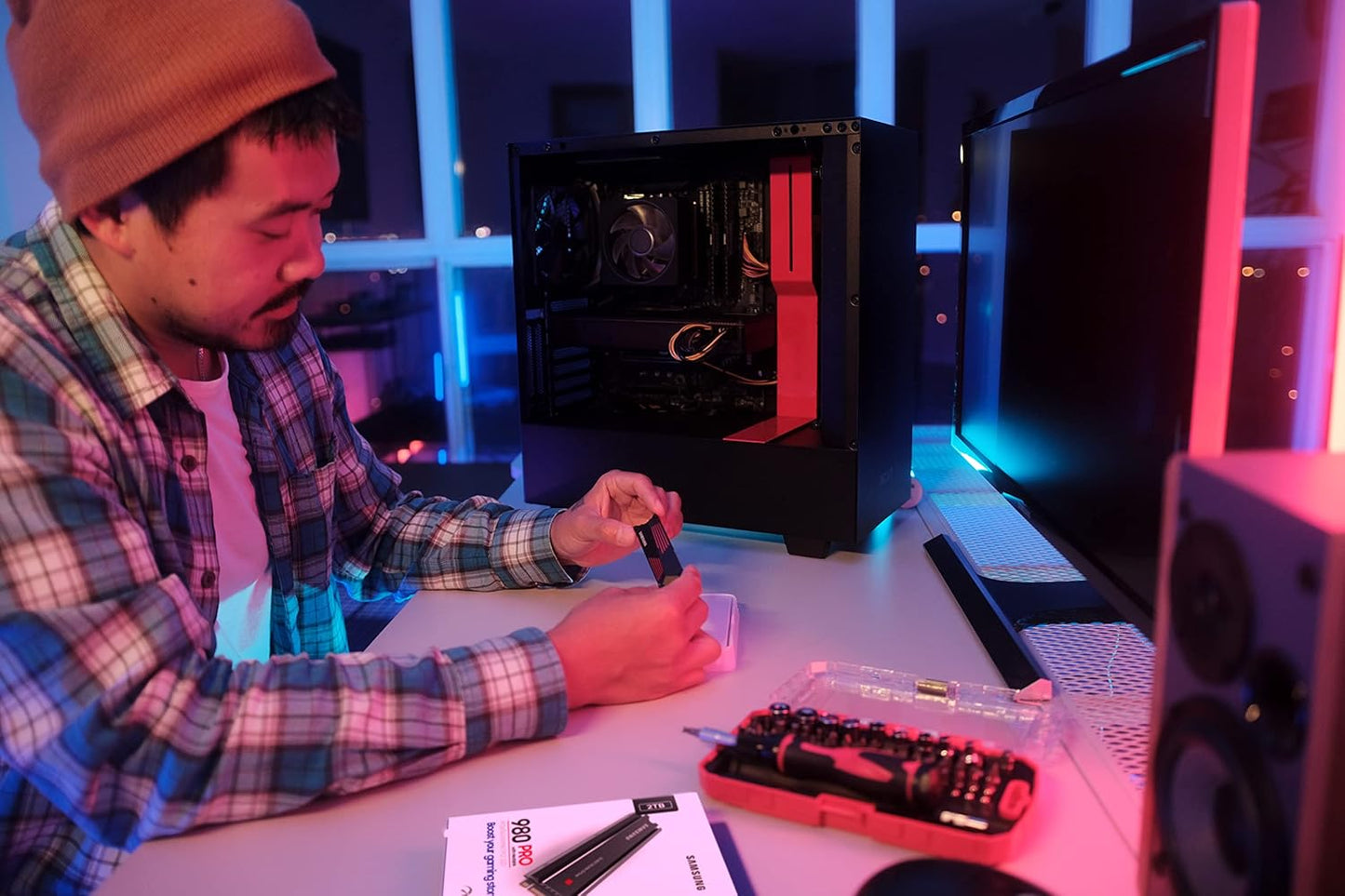 SAMSUNG 990 PRO w/ Heatsink SSD 2TB, PCIe Gen4 M.2 2280 Internal Solid State Hard Drive, Seq. Read Speeds Up To 7,450MB/s for High End Computing, Workstations, Compatible w/ PlayStation 5, MZ-V9P2T0CW