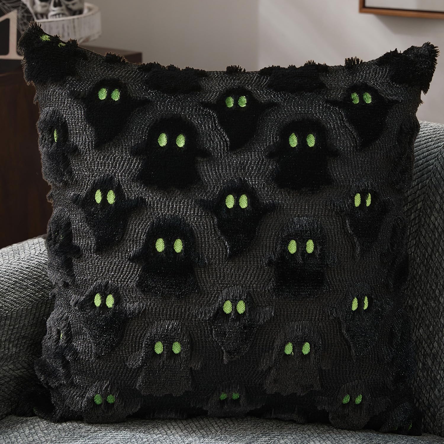 DFXSZ Halloween Pillow Covers 12x20 inch Ghost Decor Beige Halloween Lumbar Pillow Covers Decorative for Halloween Home Decor for Sofa 095B