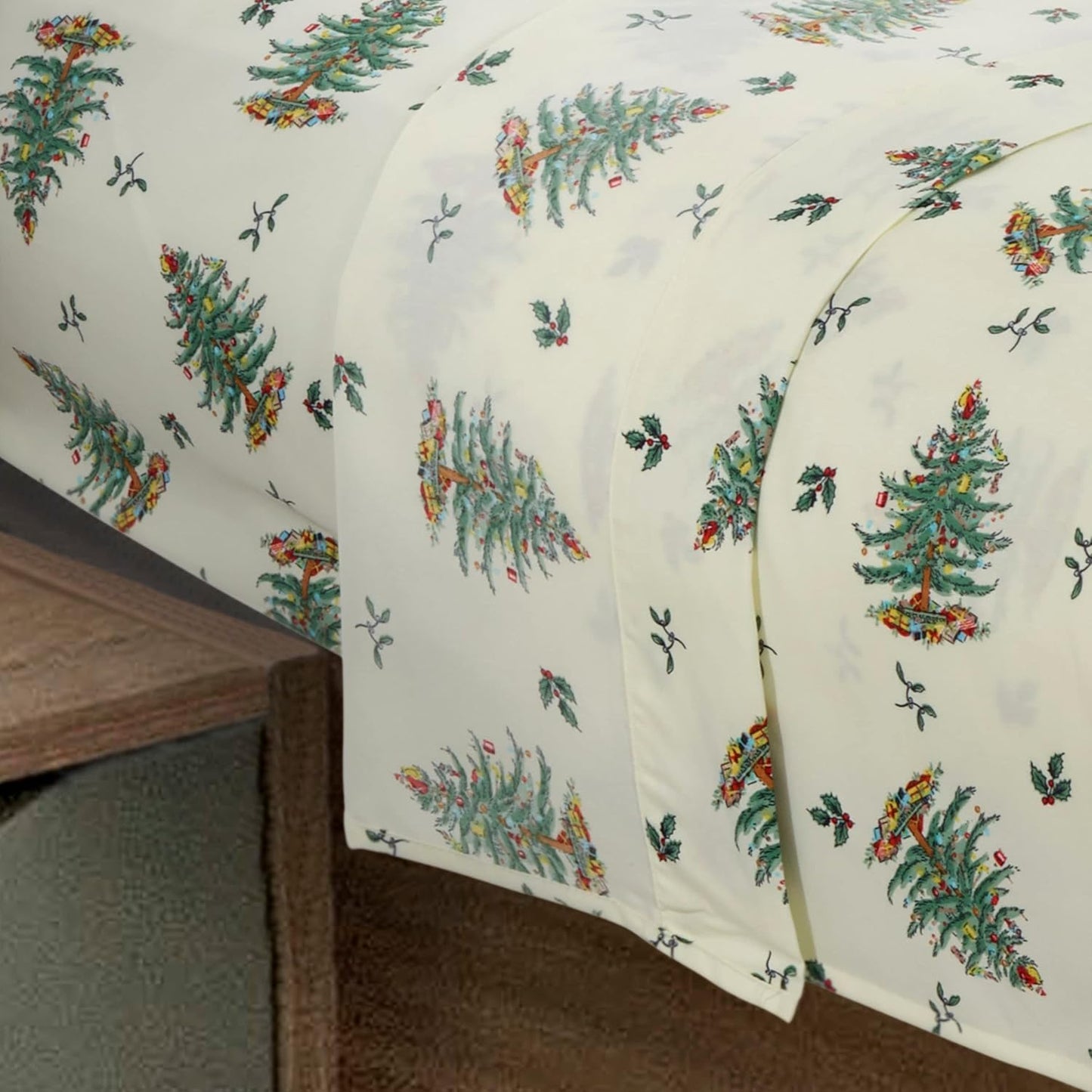 Spode - King Sheets, Cozy 4-Piece Set with Matching Pillowcases, Holiday Room Decor (Spode Christmas Tree Ivory, King)