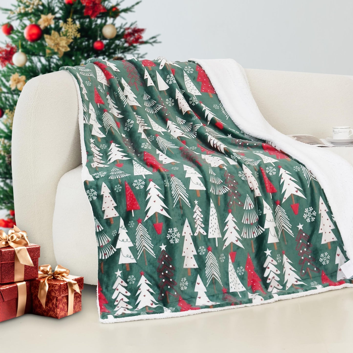 Elegant Comfort Reversible and Ultra-Plush Flannel Fleece-Winter Christmas Sherpa Throw- Lightweight Soft and Cozy-Holiday Decorative Throw, Perfect for Lounging, 50 x 60 inches, Emerald Green Deer