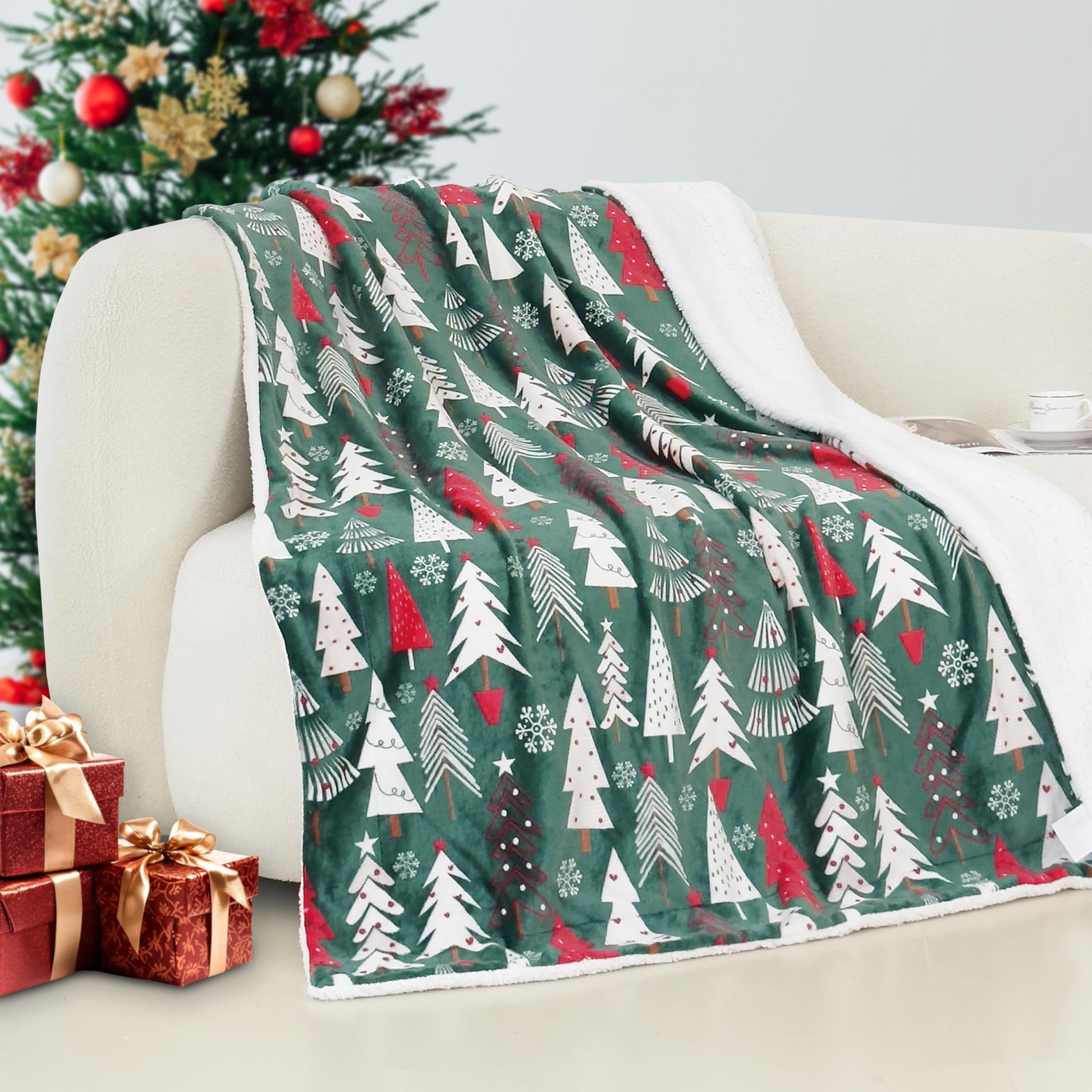 Elegant Comfort Reversible and Ultra-Plush Flannel Fleece-Winter Christmas Sherpa Throw- Lightweight Soft and Cozy-Holiday Decorative Throw, Perfect for Lounging, 50 x 60 inches, Emerald Green Deer