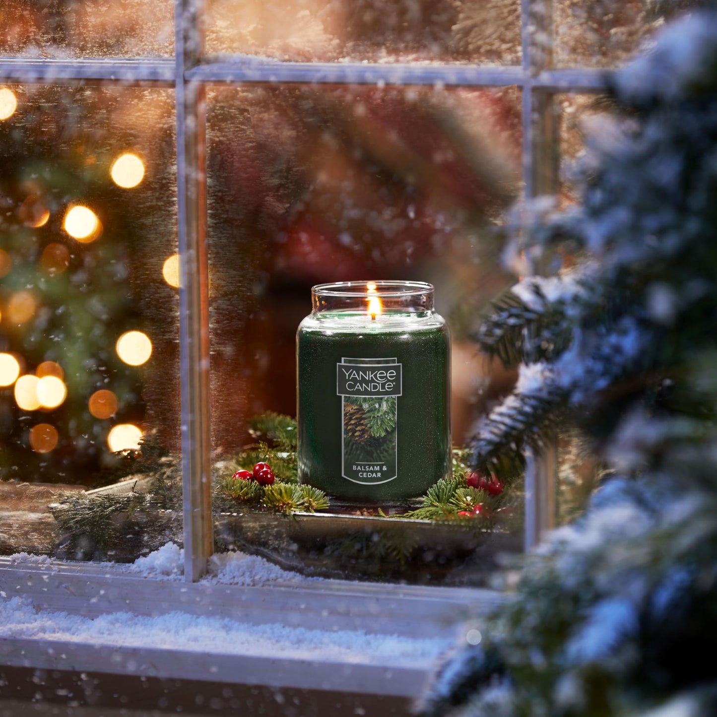 Yankee Candle Balsam & Cedar, Holiday Scented Candle, 22oz Large Jar with up to 150 Hour Burn Time, Giftable