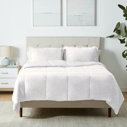 Amazon Basics 3 Piece Bedding Set, Micromink Sherpa, Ultra-Soft, Warm All Season Comforter, Full/Queen, Red Buffalo Plaid