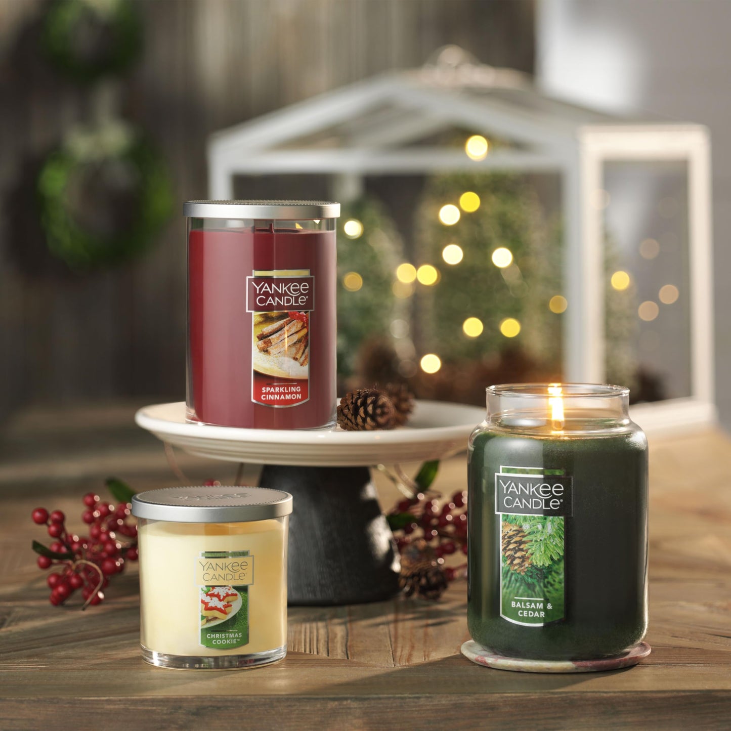 Yankee Candle Balsam & Cedar, Holiday Scented Candle, 22oz Large Jar with up to 150 Hour Burn Time, Giftable