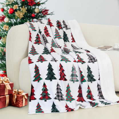 Elegant Comfort Reversible and Ultra-Plush Flannel Fleece-Winter Christmas Sherpa Throw- Lightweight Soft and Cozy-Holiday Decorative Throw, Perfect for Lounging, 50 x 60 inches, Emerald Green Deer