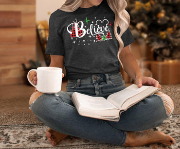 Believe Christmas Shirt for Women Christmas Tree Graphic T-Shirts Believe Letter Print Tees Holiday Tops
