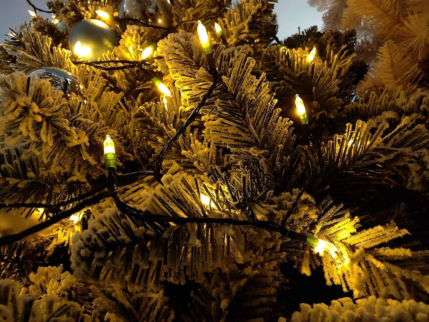 Christmas Light, 33ft 100 LED Battery Operated String Lights with Auto Timer & 8 Modes, Green Wire Outdoor Waterproof String Lights for Outdoor and Indoor Christmas Decor – Warm White