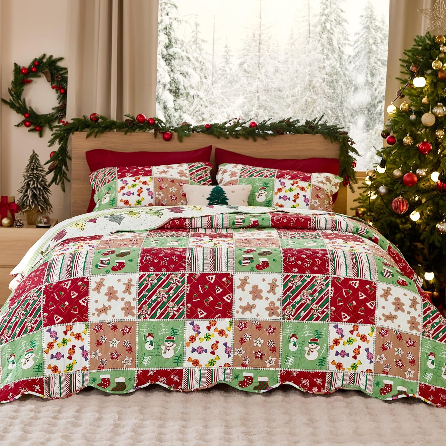 Bedsure Christmas Quilt Queen Size - Red Quilts for Queen Size Bed, Multicolor Patchwork Printed Pattern Christmas Bedding, Soft Lightweight Coverlet Bedspread (90"x96")