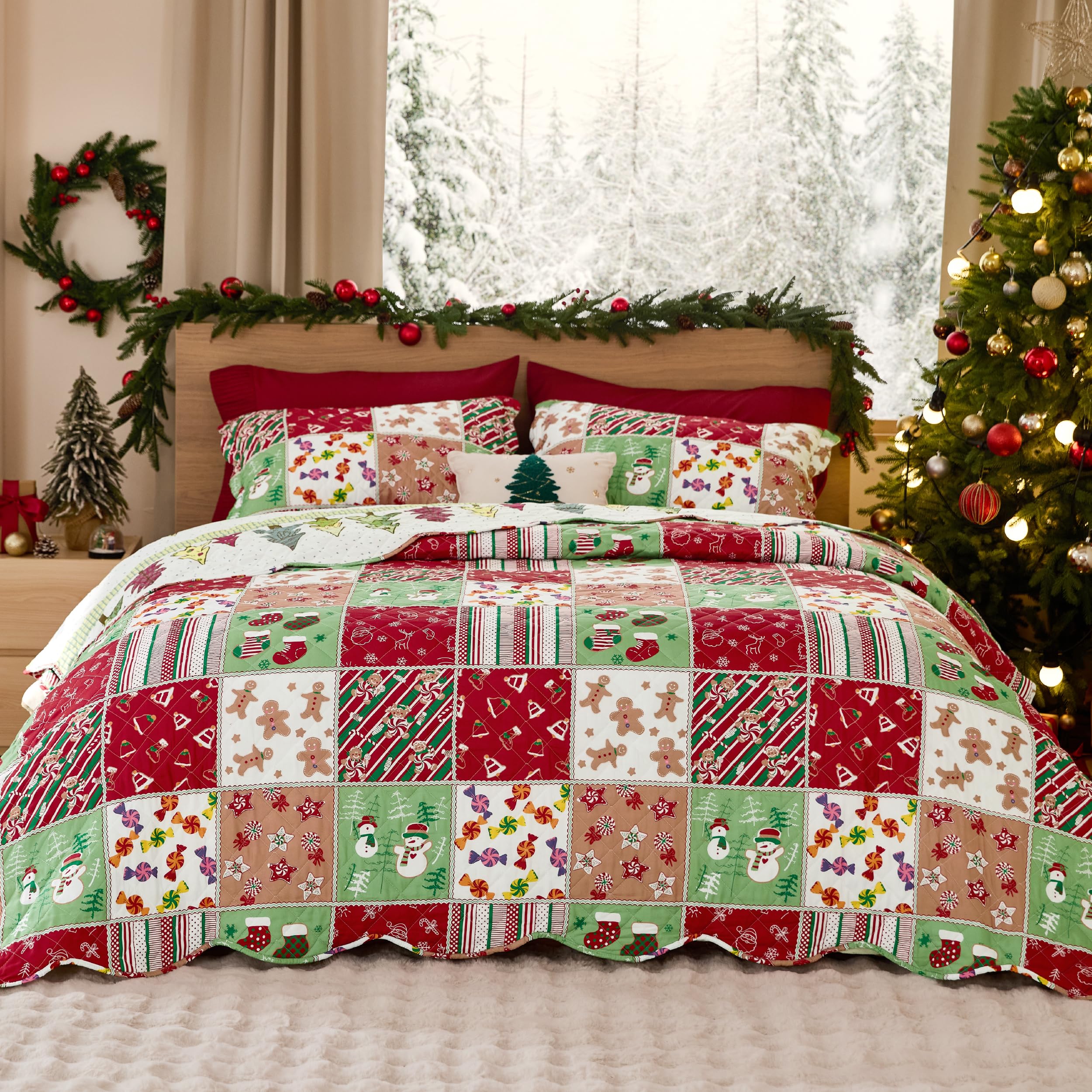 Bedsure Christmas Quilt Queen Size - Red Quilts for Queen Size Bed, Multicolor Patchwork Printed Pattern Christmas Bedding, Soft Lightweight Coverlet Bedspread (90"x96")