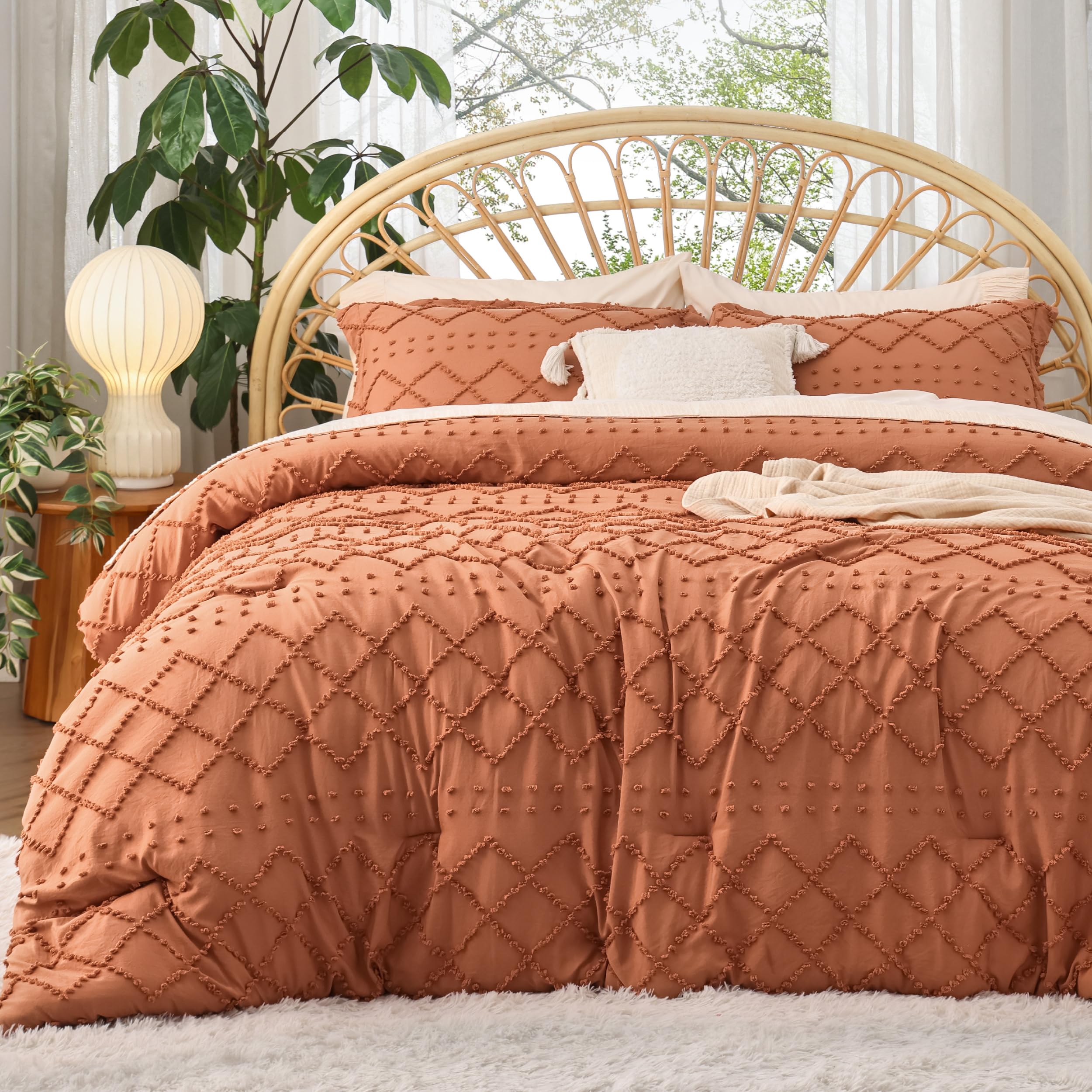 Bedsure Queen Comforter Set - White Comforter, Boho Tufted Shabby Chic Bedding Comforter Set, 3 Pieces Vintage Farmhouse Bed Set for All Seasons, Fluffy Soft Bedding Set with 2 Pillow Shams
