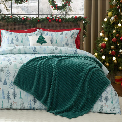 Bedsure Christmas King Comforter Set - 5 Pieces Christmas Bedding Set, King Bed in a Bag with 1 Soft Snowflake and Elk Reversible Comforter, 2 Pillow Shams, 1 Throw Blanket and 1 Decorative