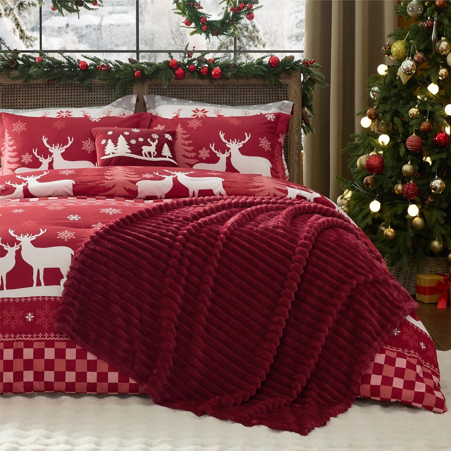 Bedsure Christmas King Comforter Set - 5 Pieces Christmas Bedding Set, King Bed in a Bag with 1 Soft Snowflake and Elk Reversible Comforter, 2 Pillow Shams, 1 Throw Blanket and 1 Decorative